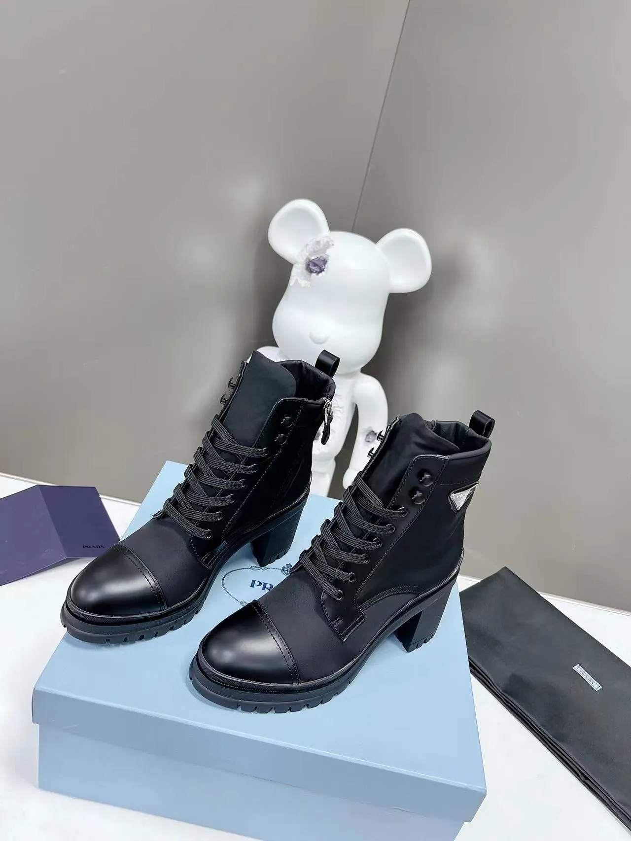 SE927 PD Brushed leather and nylon laced booties / Size5-9