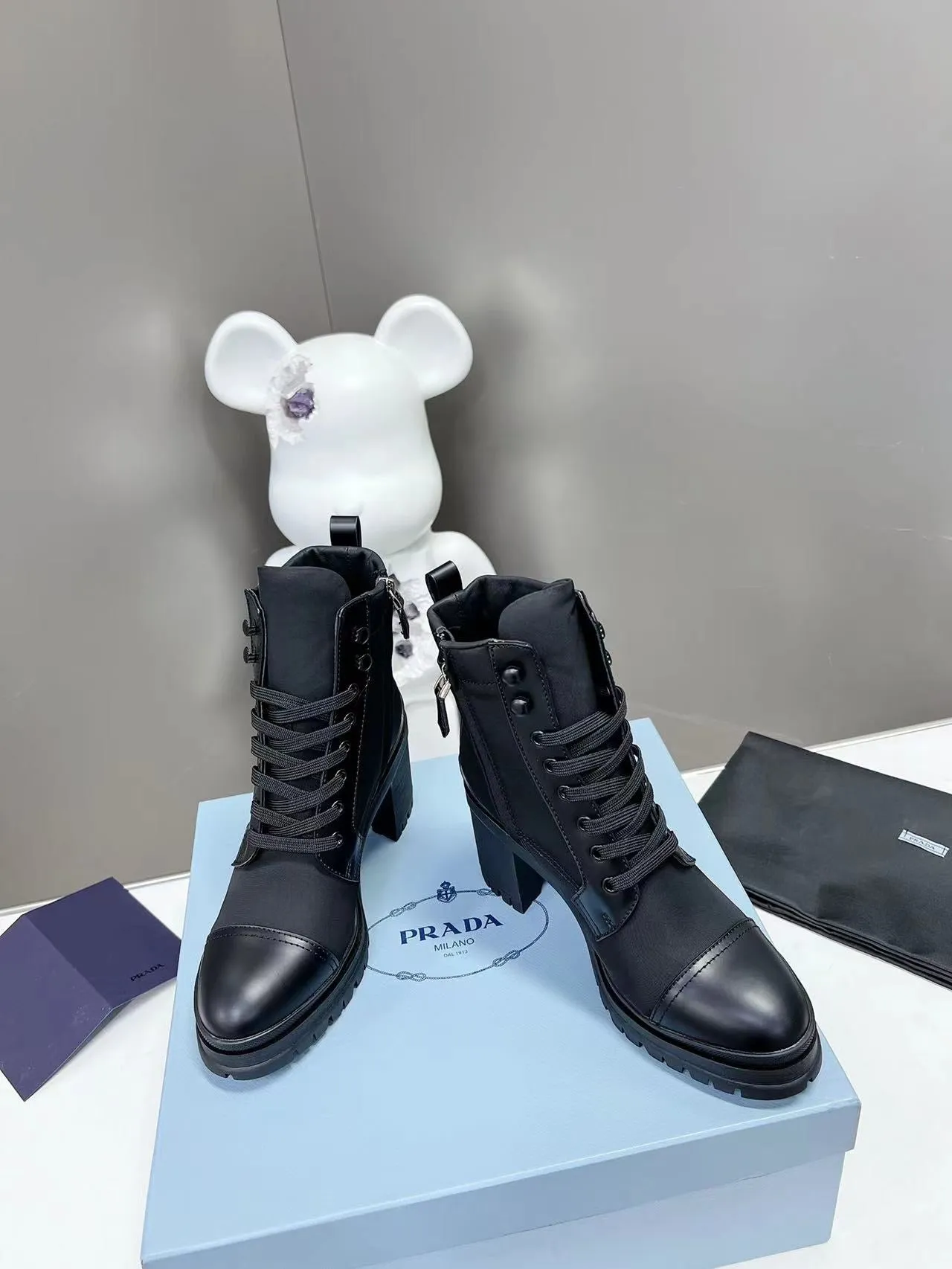 SE927 PD Brushed leather and nylon laced booties / Size5-9